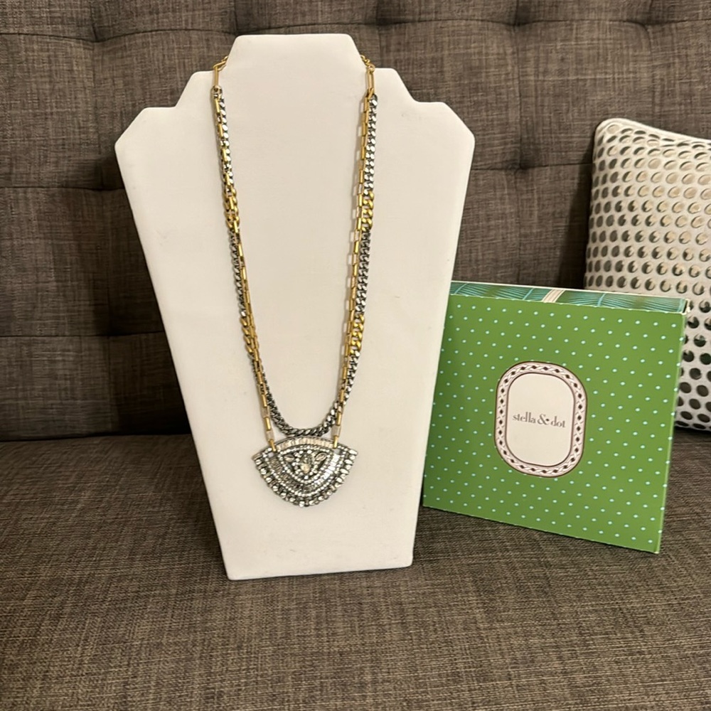 Stella & Dot Scarlett Pendant